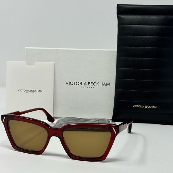 Victoria Beckham Accessories - Victoria Beckham Modified
Rectangle Sunglasses VB661S 610
Maroon 57mm
Brand New
